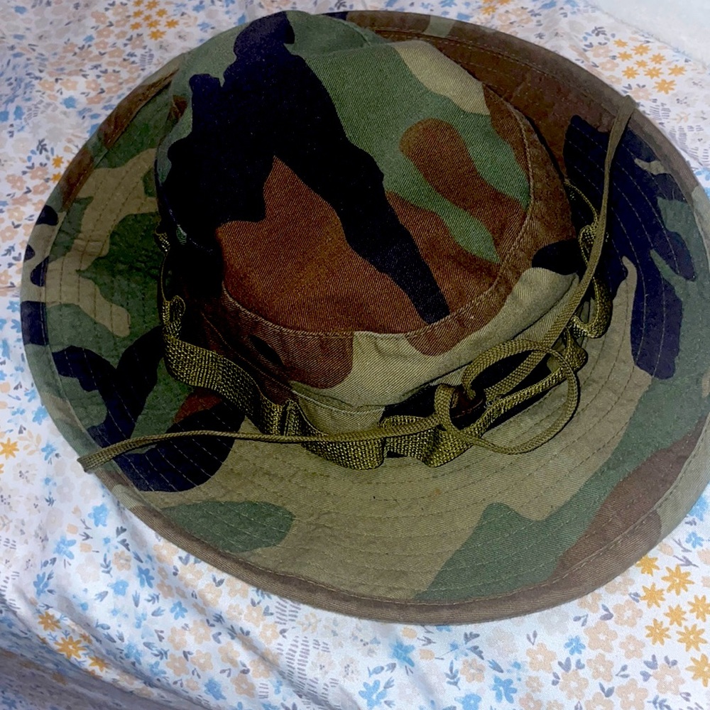 R&B incorporation camouflage hat size 7 1/4
